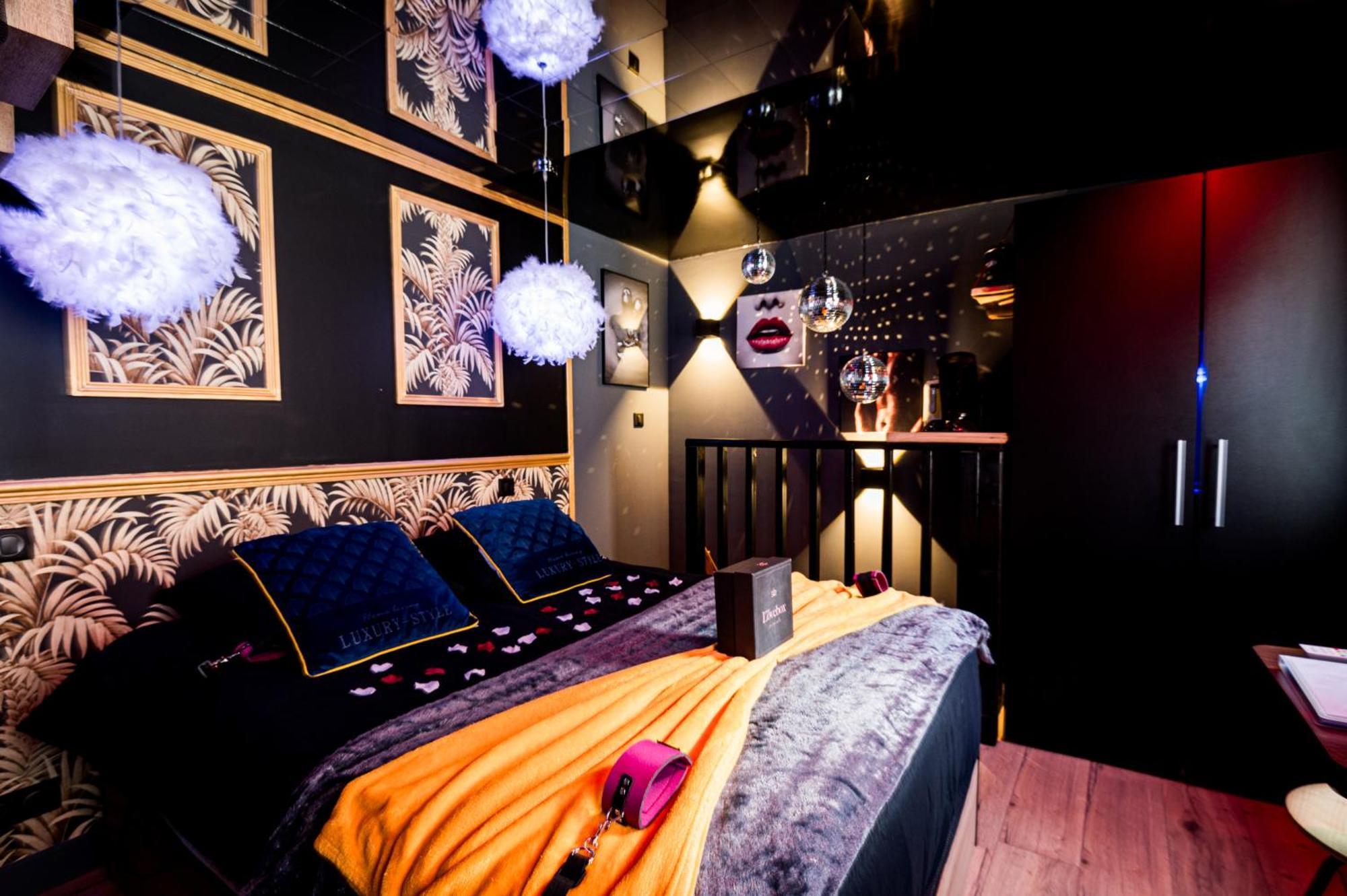 Loveroom Sauna, Balneo, Parking Prive Dans Le Centre De Онфлер Номер фото