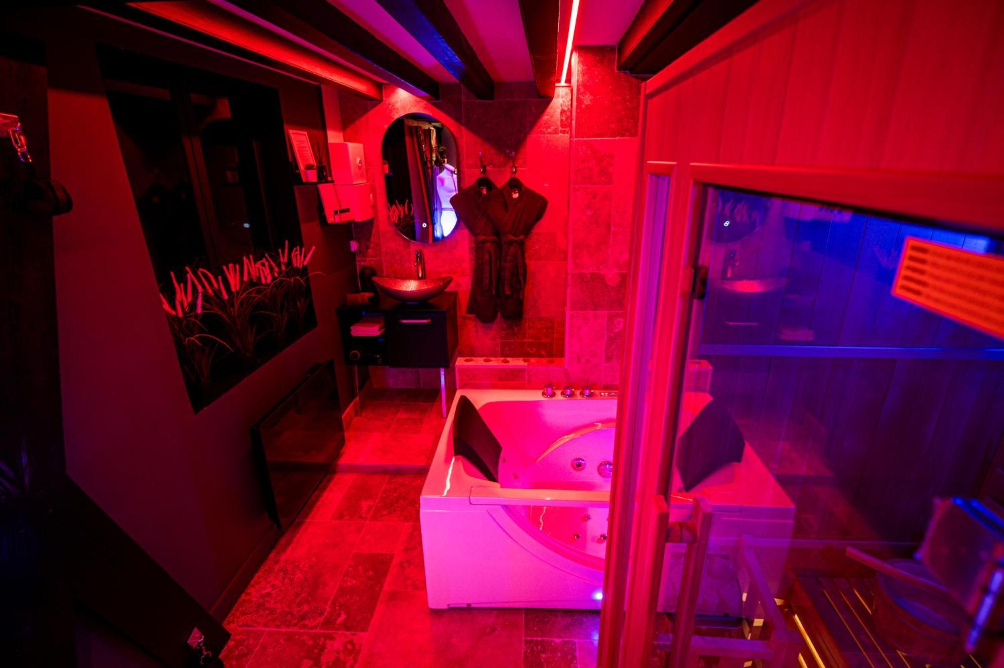 Loveroom Sauna, Balneo, Parking Prive Dans Le Centre De Онфлер Номер фото