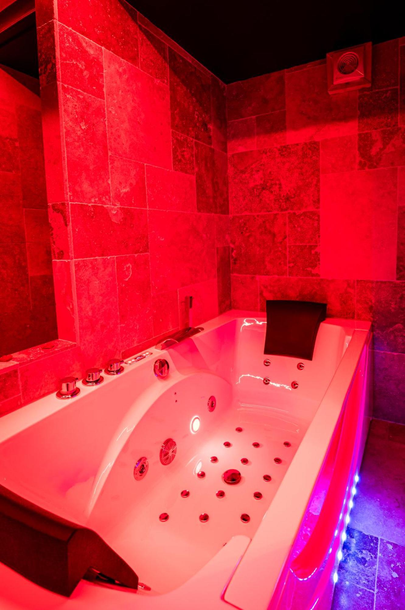 Loveroom Sauna, Balneo, Parking Prive Dans Le Centre De Онфлер Номер фото