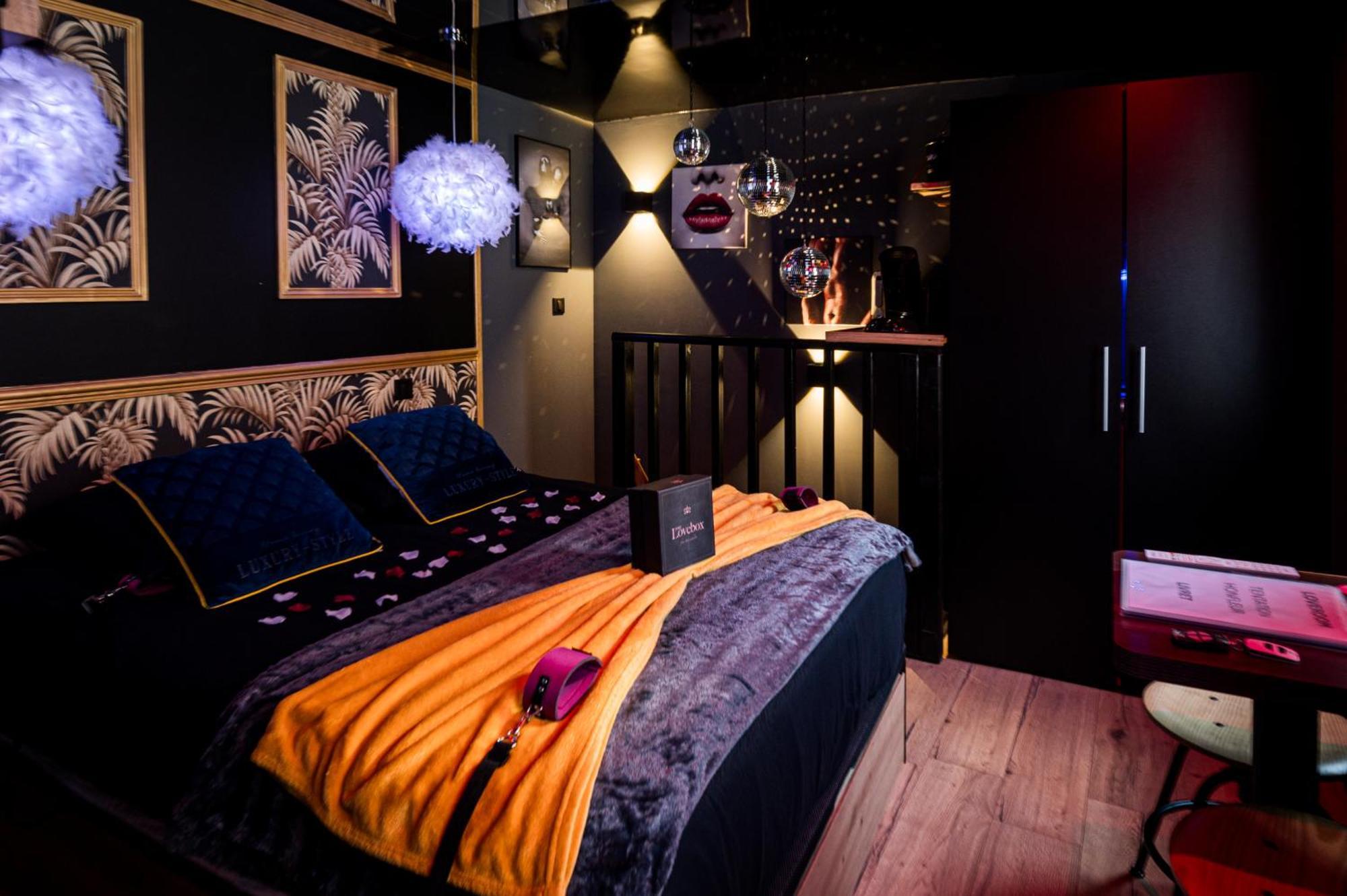 Loveroom Sauna, Balneo, Parking Prive Dans Le Centre De Онфлер Номер фото