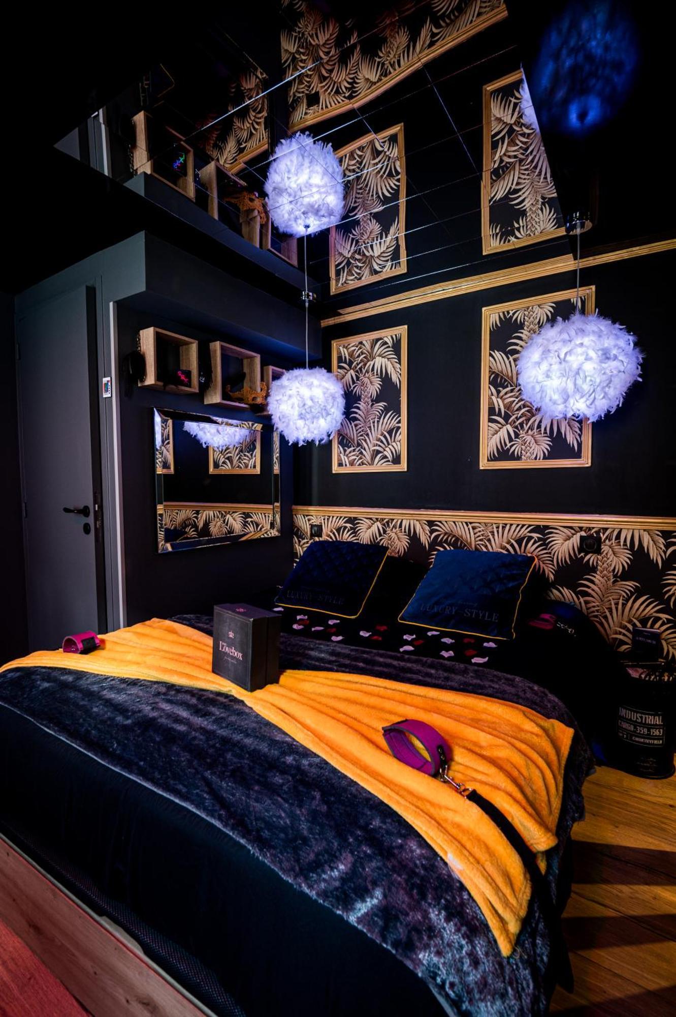 Loveroom Sauna, Balneo, Parking Prive Dans Le Centre De Онфлер Номер фото