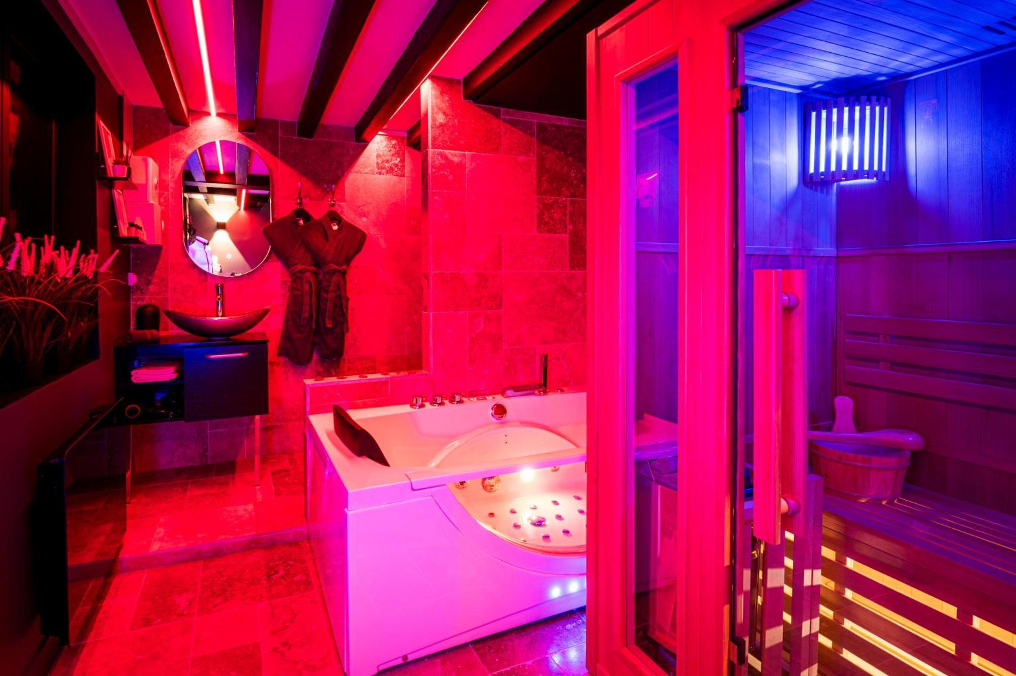 Loveroom Sauna, Balneo, Parking Prive Dans Le Centre De Онфлер Номер фото