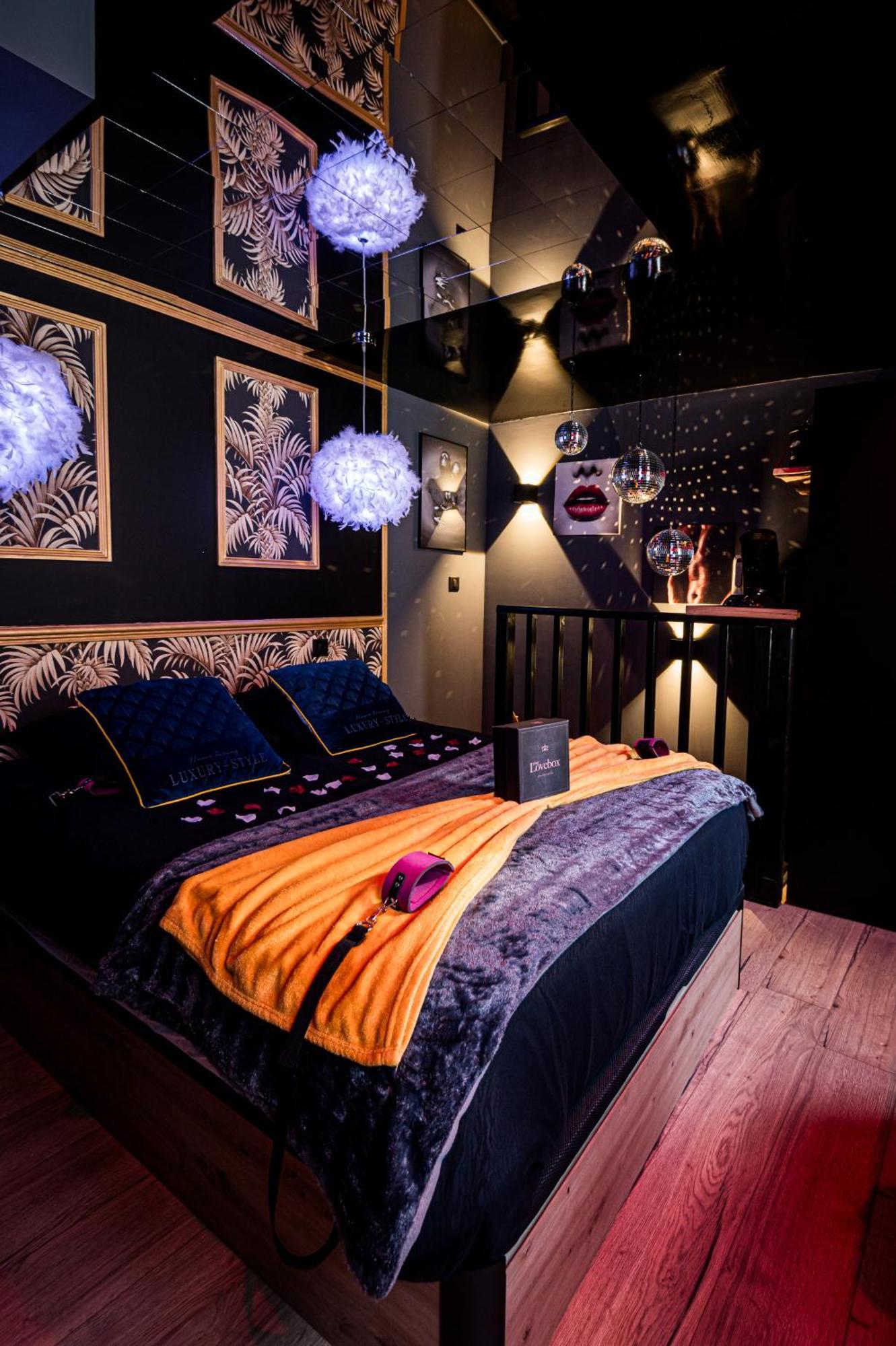 Loveroom Sauna, Balneo, Parking Prive Dans Le Centre De Онфлер Номер фото